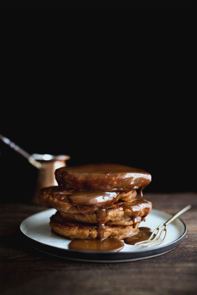 รูปภาพ:http://ladyandpups.com/wp-content/uploads/2015/10/sticky-toffee-pancake13.jpg