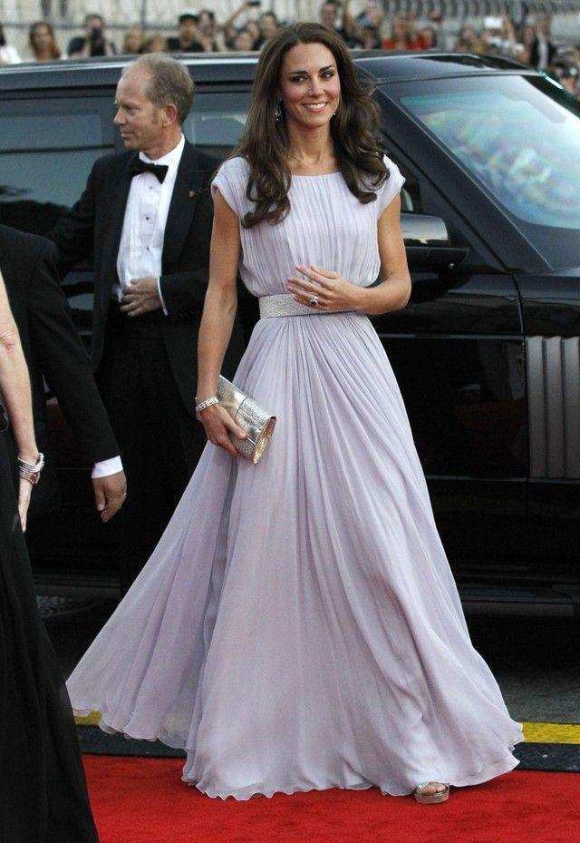 รูปภาพ:https://d.ibtimes.co.uk/en/full/257125/catherine-duchess-cambridge-arrives-bafta-brits-watch-event-los-angeles.jpg