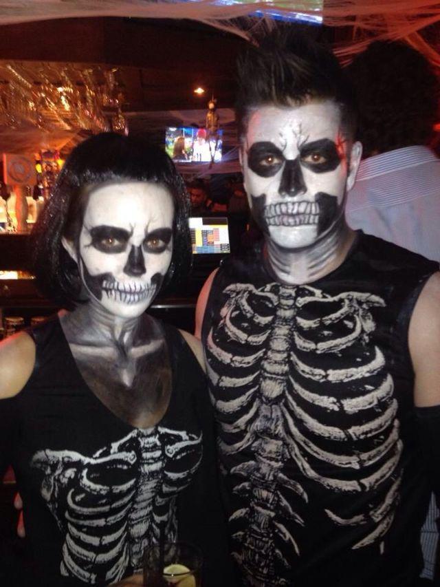 รูปภาพ:http://www.wassupmate.com/wp-content/uploads/2016/09/Halloween-this-year-skeletons-couples-costume-ideas.jpg