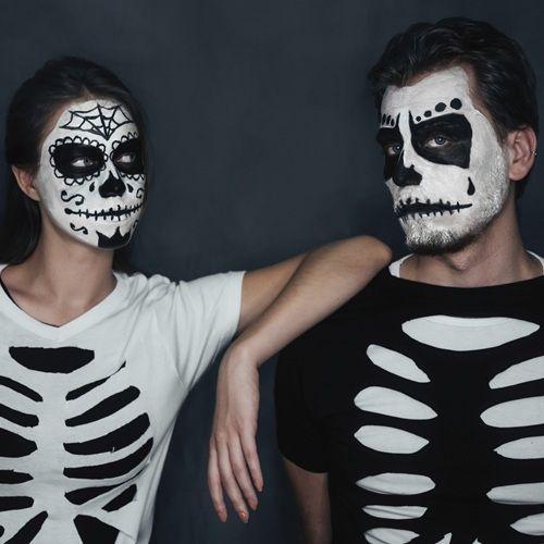 รูปภาพ:http://www.buzzle.com/images/halloween/skeleton-couple-makeup.jpg