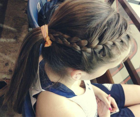 รูปภาพ:http://youqueen.com/wp-content/uploads/2014/07/Young-girl-with-simple-braid-ponytail.jpg