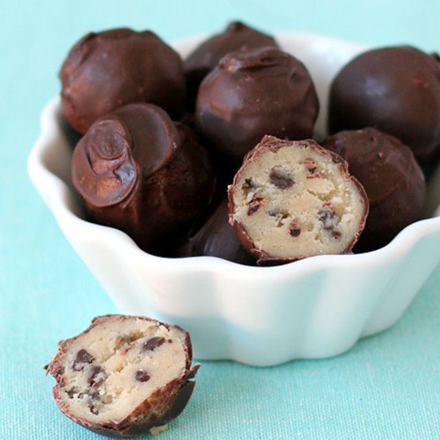 ภาพประกอบบทความ 'Cookie Dough Truffles' ขนมหวานแสนอร่อย ขนาดพอดีคำ