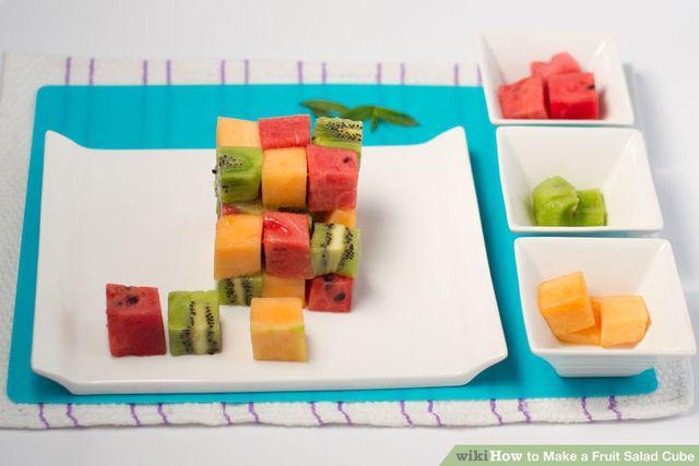 รูปภาพ:http://pad1.whstatic.com/images/thumb/a/ad/Make-a-Fruit-Salad-Cube-Step-3.jpg/aid2583467-728px-Make-a-Fruit-Salad-Cube-Step-3.jpg
