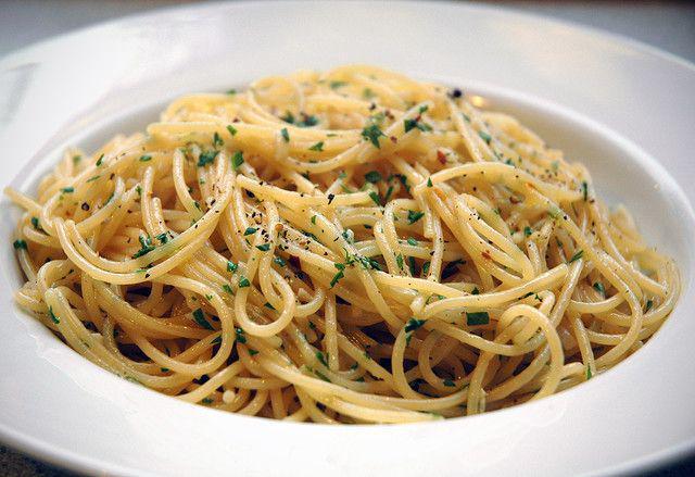 รูปภาพ:http://lapiazzetta.at/wp-content/uploads/2014/10/Spaghetti-aglio-olio-e-peperoncino.jpg