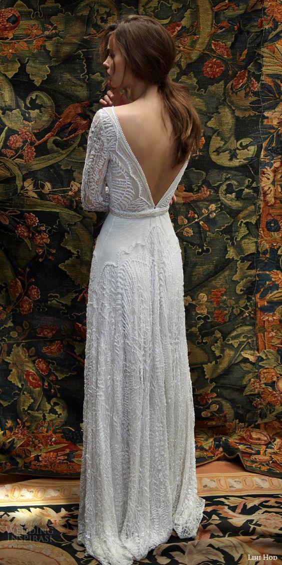 รูปภาพ:http://www.prettydesigns.com/wp-content/uploads/2016/08/Backless-Wedding-Dress.jpg