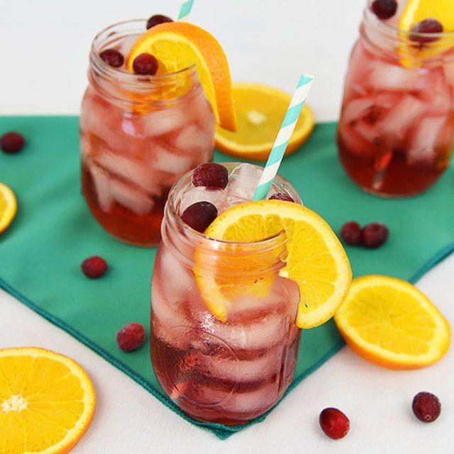 ตัวอย่าง ภาพหน้าปก:Cranberry Zinger Jam Jar Cocktail ค็อกเทลแสนเริ่ด อร่อยซาบซ่าสุดฟิน