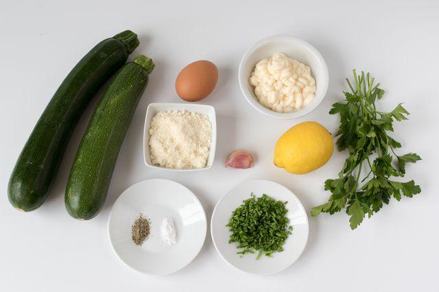 รูปภาพ:https://images.britcdn.com/wp-content/uploads/2016/04/parmesan-zucchini-fries-with-garlic-lemon-mayo-Ingredients.jpg