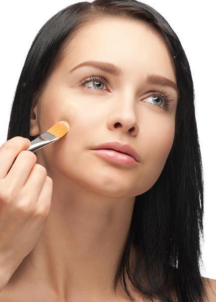 รูปภาพ:http://images.more.mdpcdn.com/sites/more.com/files/styles/slide/public/Apply-makeup-with-a-makeup-brush.jpg