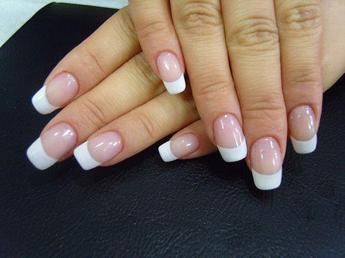 รูปภาพ:http://newnaildesigns.com/wp-content/uploads/nails-art-mania-simple-white-nail-design-121008.jpg