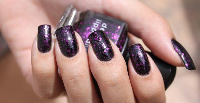 รูปภาพ:http://nailartstyle.com/wp-content/uploads/2016/07/30-easy-dark-purple-nail-design.jpg