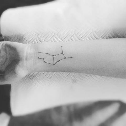 รูปภาพ:http://nextluxury.com/wp-content/uploads/inner-arm-virgo-constellation-line-and-dots-mens-tattoo.jpg