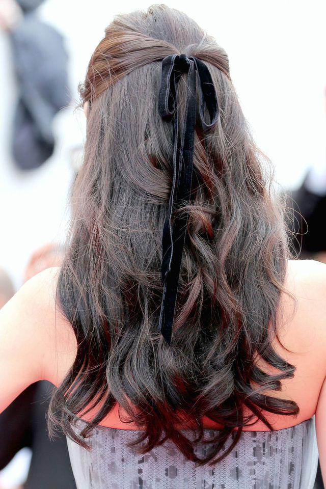 รูปภาพ:http://hbz.h-cdn.co/assets/16/22/980x1470/hbz-bridal-hair-half-up-hair-bianca-balti-getty.jpg