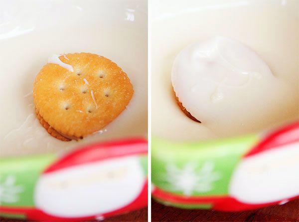 รูปภาพ:http://kevinandamanda.com/whatsnew/wp-content/uploads/2010/12/candy-dipped-peanut-butter-ritz-cookies-9.jpg