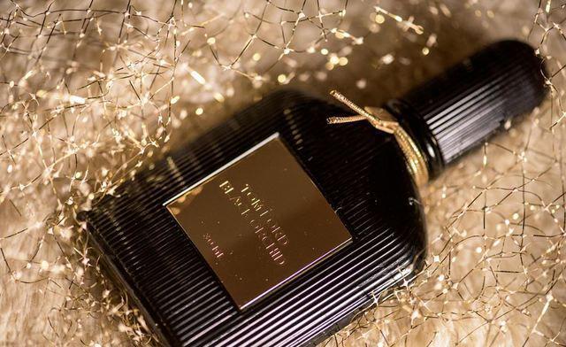 รูปภาพ:http://top101news.com/wp-content/uploads/2016/11/Black-Orchid-by-Tom-Ford-Top-10-Best-Selling-Colognes-for-Young-Women-2017.jpg