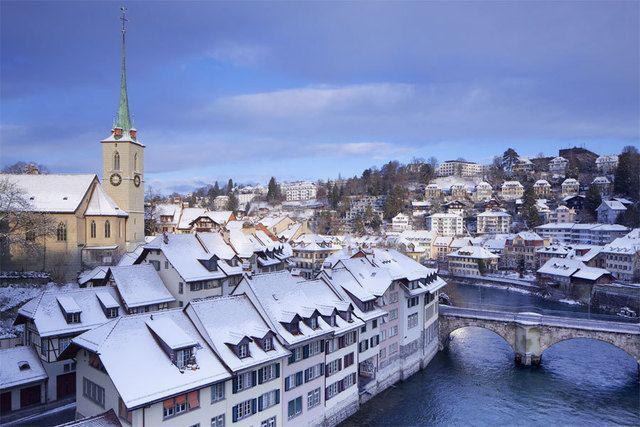 รูปภาพ:http://www.swissholidayco.com/Public/Assets/User/images/Excursions/Christmas/Bern/BernXmasRoofs.jpg