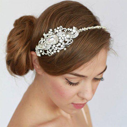รูปภาพ:http://www.fashionlady.in/wp-content/uploads/2016/11/bridal-party-hair-accessories.jpg