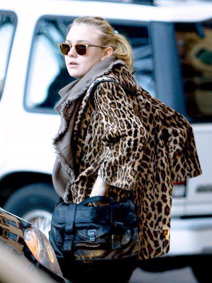 รูปภาพ:http://rdujour.com/wp-content/uploads/2015/02/Leopard-Coat-Trend-Celebrities-in-Leopard-Print-Coats-Leopard-Print-Jackets-dakota-fanning-leopard-print-coat.jpg