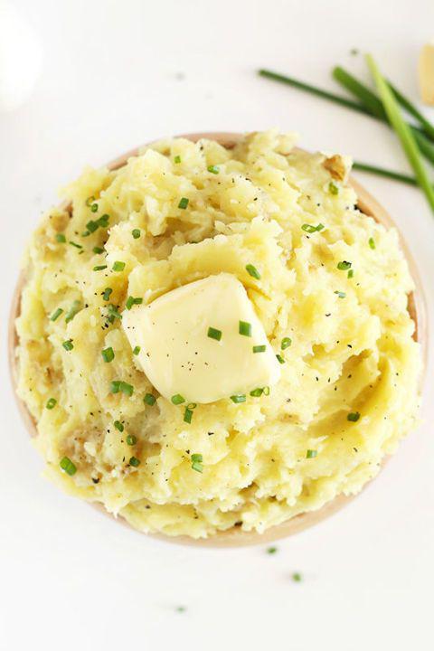 รูปภาพ:http://ghk.h-cdn.co/assets/16/31/480x720/gallery-1470080847-1446659101-the-best-damn-vegan-mashed-potatoes-so-simple-fast-super-fluffy-and-delicious.jpg