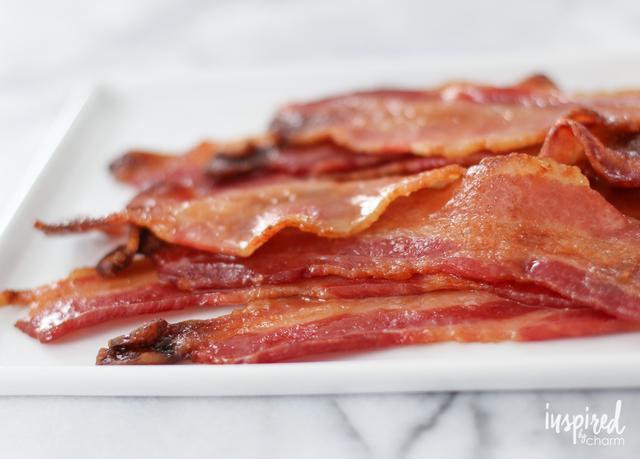 รูปภาพ:http://inspiredbycharm.com/wp-content/uploads/2016/01/Brown-Sugar-Cooked-Bacon.jpg