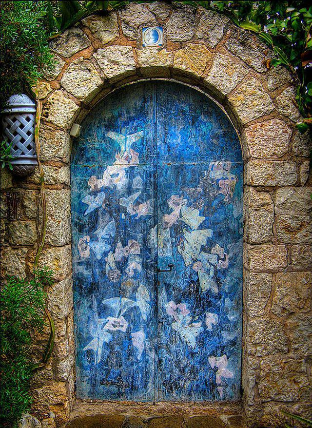 รูปภาพ:http://theawesomedaily.com/wp-content/uploads/2016/10/beautiful-doors-12-1.jpg