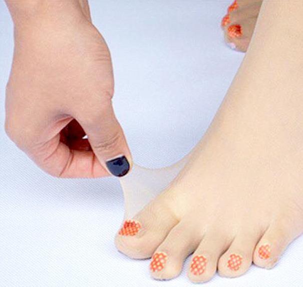 รูปภาพ:http://socialnewsdaily.com/wp-content/uploads/2016/04/toe-nail-art-polish-stockings-japan-1.jpg