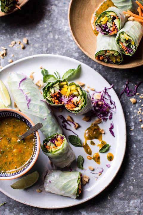 รูปภาพ:http://ghk.h-cdn.co/assets/16/45/480x720/gallery-1478802952-avocado-veggie-spring-rolls-with-sweet-thai-mango-sauce-1.jpg