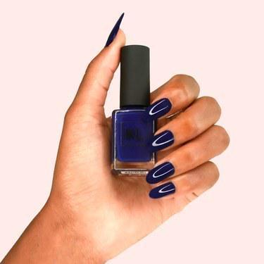 รูปภาพ:http://media.glamour.com/photos/582f05aa5a0772f53fec4354/master/w_375,c_limit/kl-polish-gumption-bottle-nails-Edit.jpg