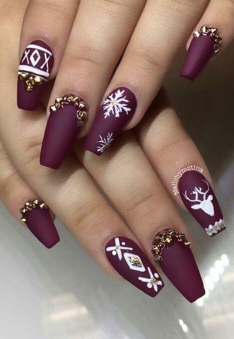 รูปภาพ:http://www.prettydesigns.com/wp-content/uploads/2016/11/Burgundy-and-White-Nails.jpg