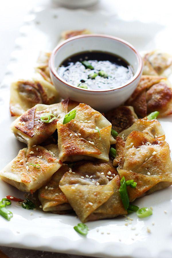 รูปภาพ:http://www.cookingforkeeps.com/wp-content/uploads/2015/01/Easy-Asian-Dumplings-with-Hoisin-Sesame-Dipping-Sauce-3.jpg