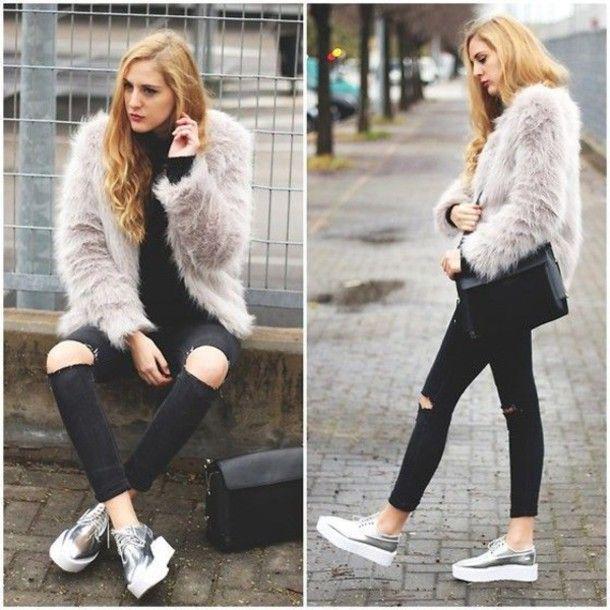 รูปภาพ:http://picture-cdn.wheretoget.it/x4ez8v-l-610x610-shoes-lookbook-blogger-ripped+jeans-winter+outfits-silver-creepers-platform+shoes-zaful-winter+coat-instagram-stylish.jpg