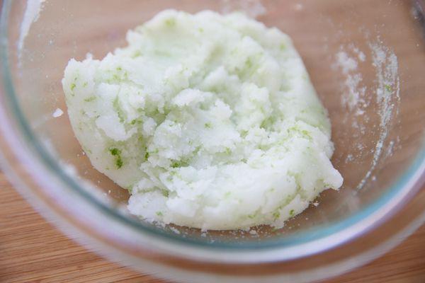 รูปภาพ:http://ourbestbites.com/wp-content/uploads/2013/05/Stirred-Sugar-Scrub.jpg