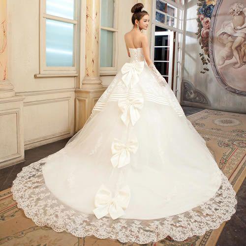 รูปภาพ:http://sangmaestro.com/wp-content/uploads/2014/08/vintage-lace-princess-wedding-dress-with-sequins.jpg