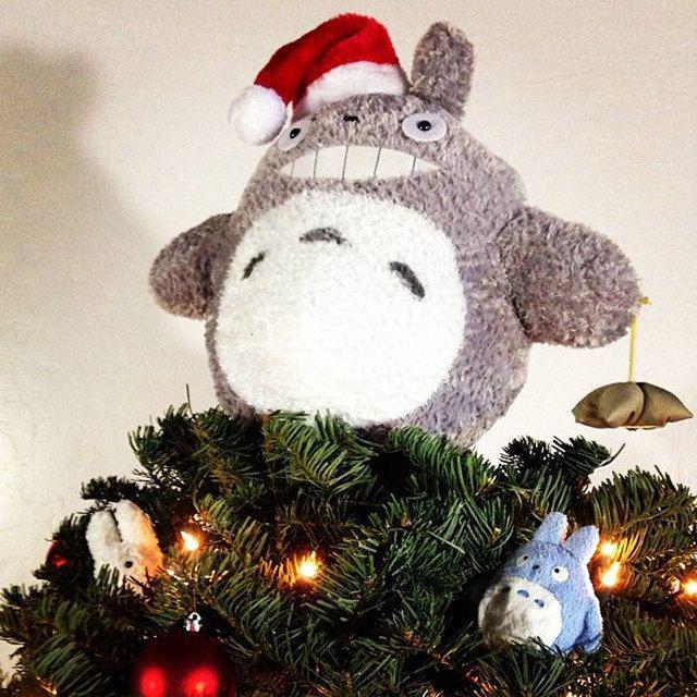 รูปภาพ:http://static.boredpanda.com/blog/wp-content/uploads/2016/12/creative-christmas-tree-toppers-51-58480dcbd4e64__700.jpg