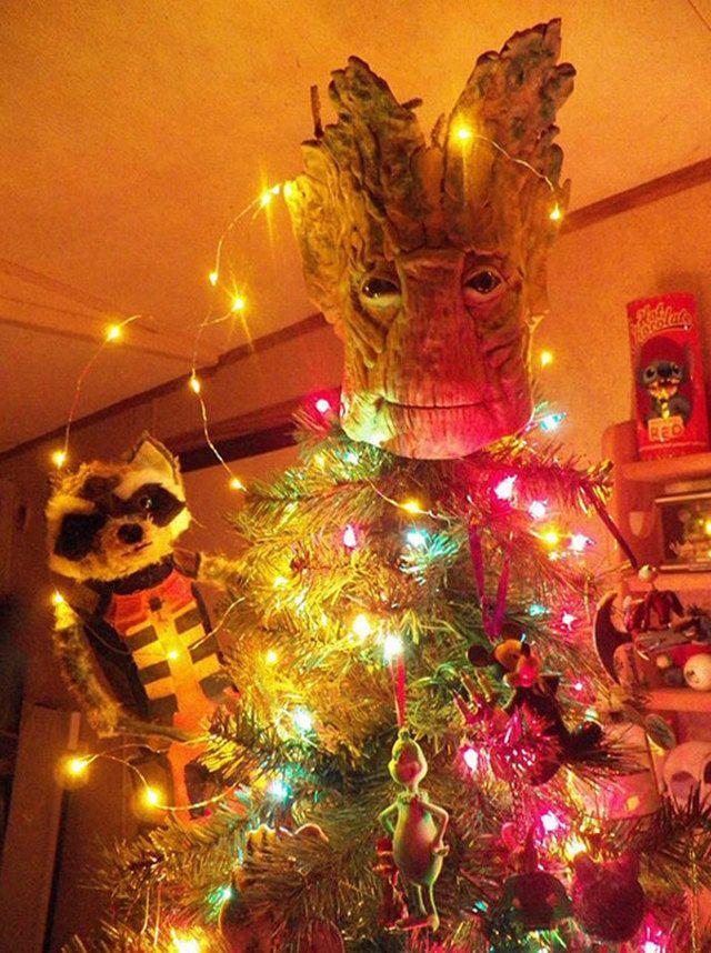 รูปภาพ:http://static.boredpanda.com/blog/wp-content/uploads/2016/12/creative-christmas-tree-toppers-7a.jpg