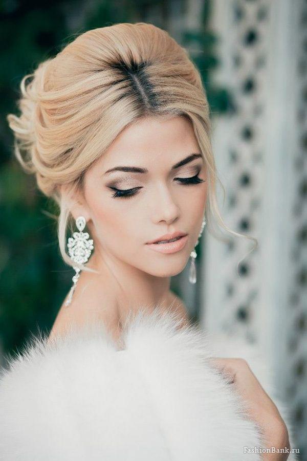 รูปภาพ:https://www.elegantweddinginvites.com/wp-content/uploads/2015/10/smokey-eye-and-nude-lip-bridal-makeup-looks.jpg