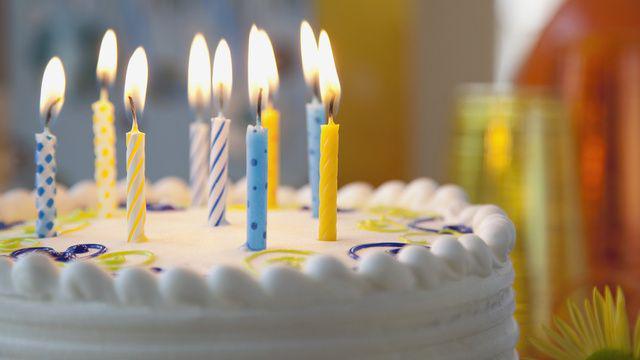 รูปภาพ:http://cdn.pcwallart.com/images/birthday-cake-slice-candle-wallpaper-2.jpg
