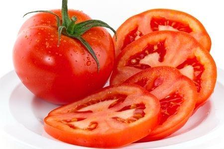 รูปภาพ:http://www.rommit.com/uploads/2016/5/bigstock-fresh-red-tomatoes-isolated-on-269377071467240199087.jpg