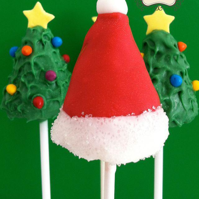 ตัวอย่าง ภาพหน้าปก:ส่งต่อของขวัญน่ารักน่ากินในเทศกาลคริสต์มาสกับ..."Santa Hat Cake Pop"
