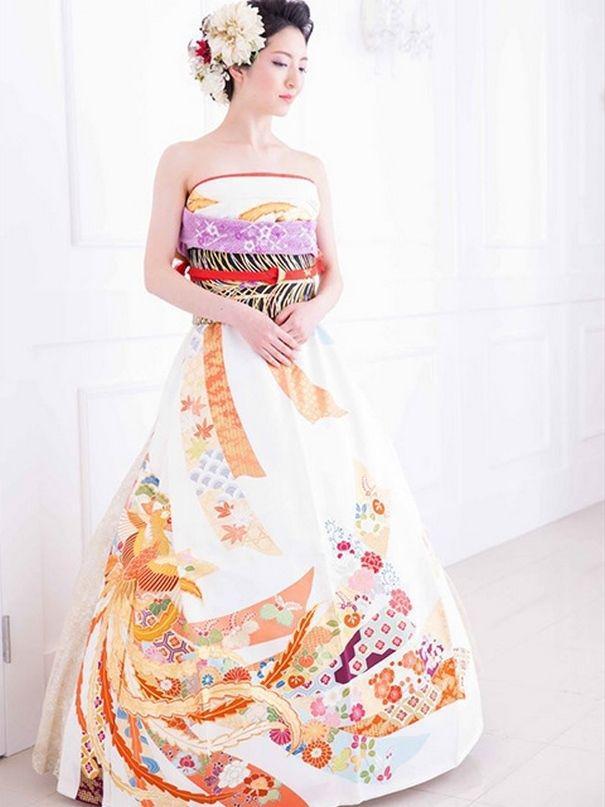 รูปภาพ:http://static.boredpanda.com/blog/wp-content/uploads/2016/12/furisode-kimono-wedding-dress-japan-7-585a38e785431__605.jpg