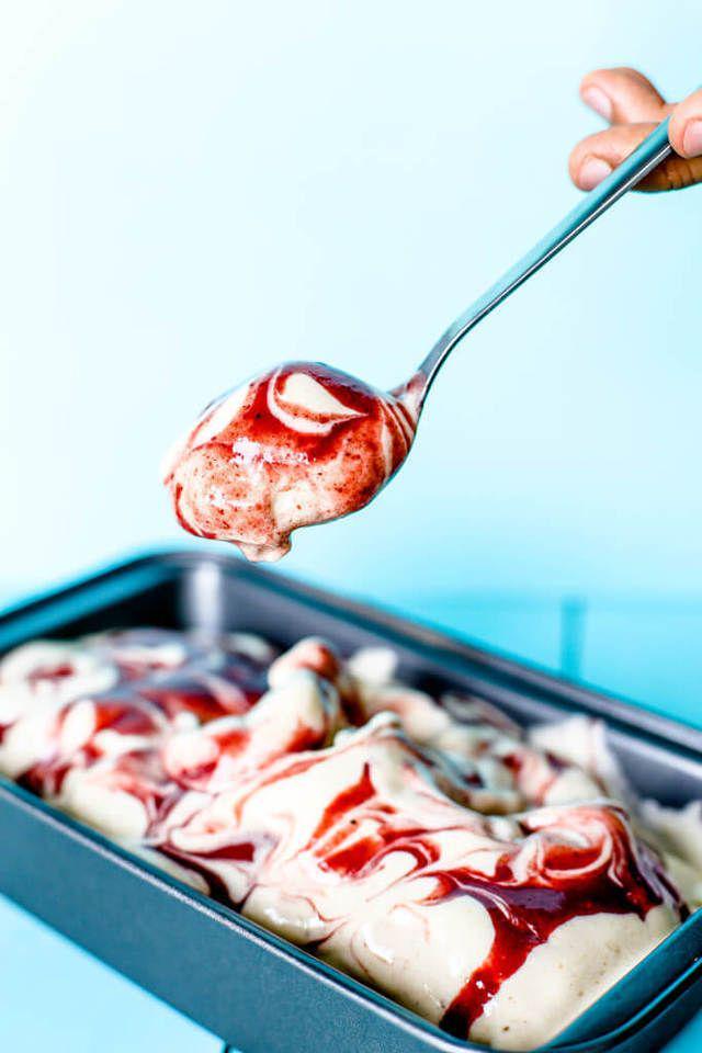 รูปภาพ:http://simplycrudelicious.com/wp-content/uploads/2016/08/Super-creamy-naturally-sweet-1-ingredient-vanilla-Banana-ice-cream-with-berry-ripple-date-caramel-topping-sauce-1.jpg