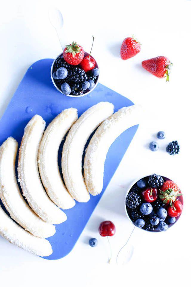 รูปภาพ:http://simplycrudelicious.com/wp-content/uploads/2016/08/Banana-icecream-deliciously-sweet-and-tart-with-date-caramel-berries-topping-so-perfect-for-summer-raw-vegan-glutenfree-recipe-icecream-nutfree-fat-free-1.jpg