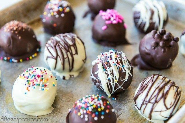 รูปภาพ:http://www.fifteenspatulas.com/wp-content/uploads/2015/12/Oreo-Truffles-Recipe-fifteenspatulas-640x427.jpg