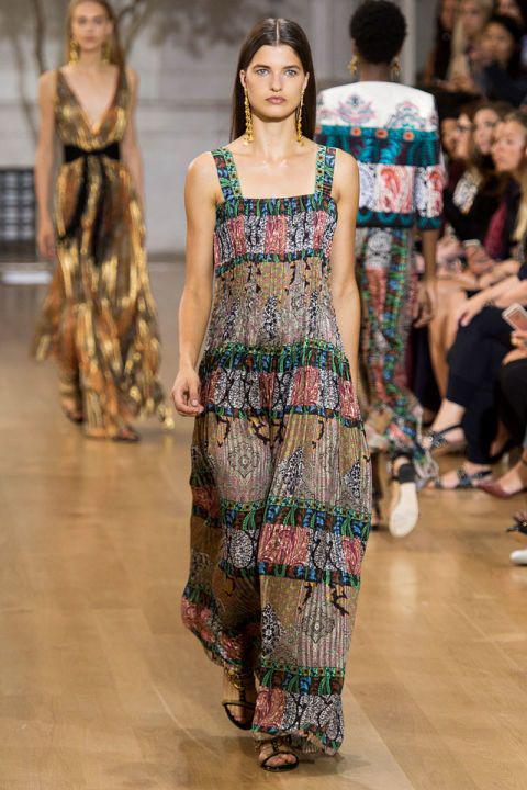 รูปภาพ:http://hbz.h-cdn.co/assets/16/42/480x720/hbz-trends-spring-2017-ethnic-maxis-11-de-la-renta-rs17-3661.jpg