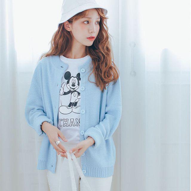 รูปภาพ:https://cdn.shopify.com/s/files/1/1165/8336/products/2016-kawaii-women-s-harajuku-loose-buttons-solid-color-sweaters-female-korean-vintage-cardigan-for-women-2.jpg?v=1472595269