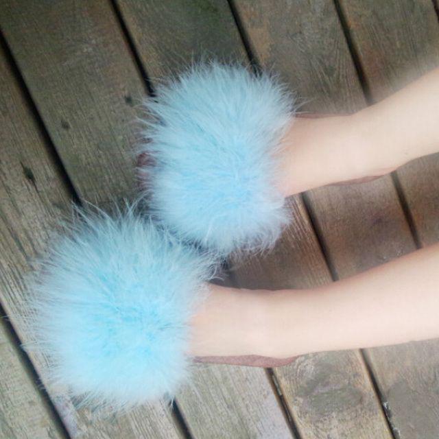 รูปภาพ:https://ae01.alicdn.com/kf/HTB1fzXTLpXXXXX0apXXq6xXFXXXg/Women-font-b-slippers-b-font-winter-warm-font-b-feather-b-font-fur-sandal-shoes.jpg