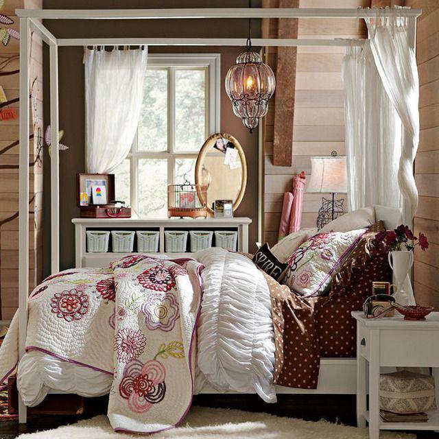 รูปภาพ:http://cdn.freshome.com/wp-content/uploads/2013/11/Canopy-beds-For-the-Modern-Bedroom-Freshome-221.jpg