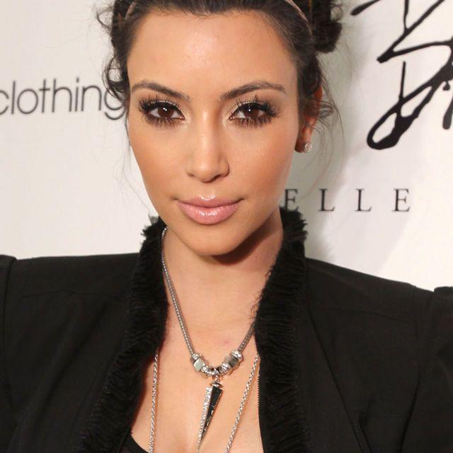 ตัวอย่าง ภาพหน้าปก:10 เมคอัพลุคสุดเซ็กซี่จากเซเลบสาวตัวแม่ 'Kim Kardashian'