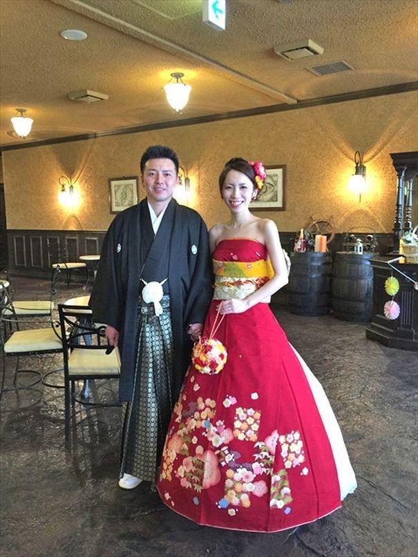 รูปภาพ:http://static.boredpanda.com/blog/wp-content/uploads/2016/12/furisode-kimono-wedding-dress-japan-57-585a397e9d405__605.jpg