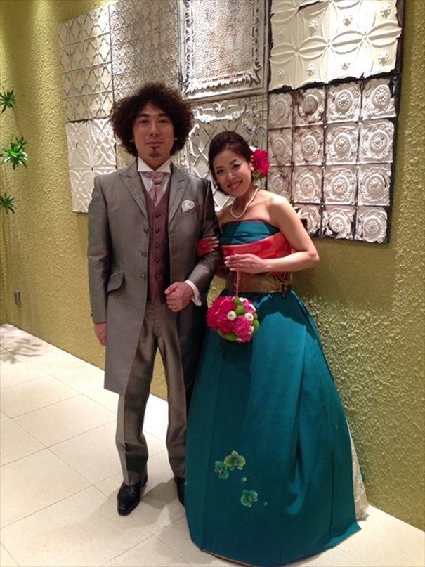 รูปภาพ:http://static.boredpanda.com/blog/wp-content/uploads/2016/12/furisode-kimono-wedding-dress-japan-24-585a391fa00bc__605.jpg