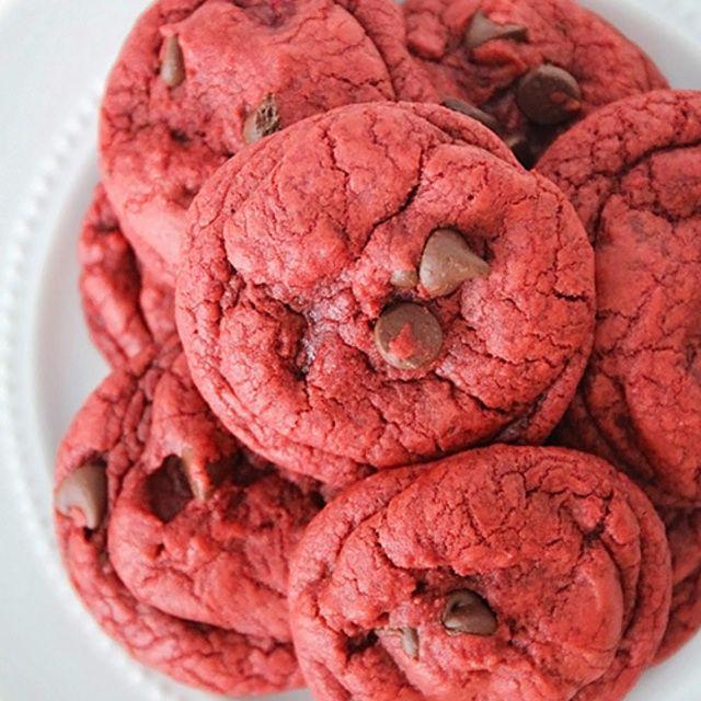 ตัวอย่าง ภาพหน้าปก:อร่อยง่ายๆ ด้วย "Red Velvet Chocolate Chip Cookies" คุกกี้สีสวยชวนน้ำลายไหล!!